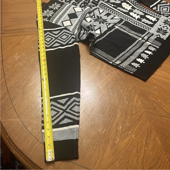 NFL Raiders Ugly Christmas Sweater size Small Like New Condition Holiday Winter - Picture 14 of 15